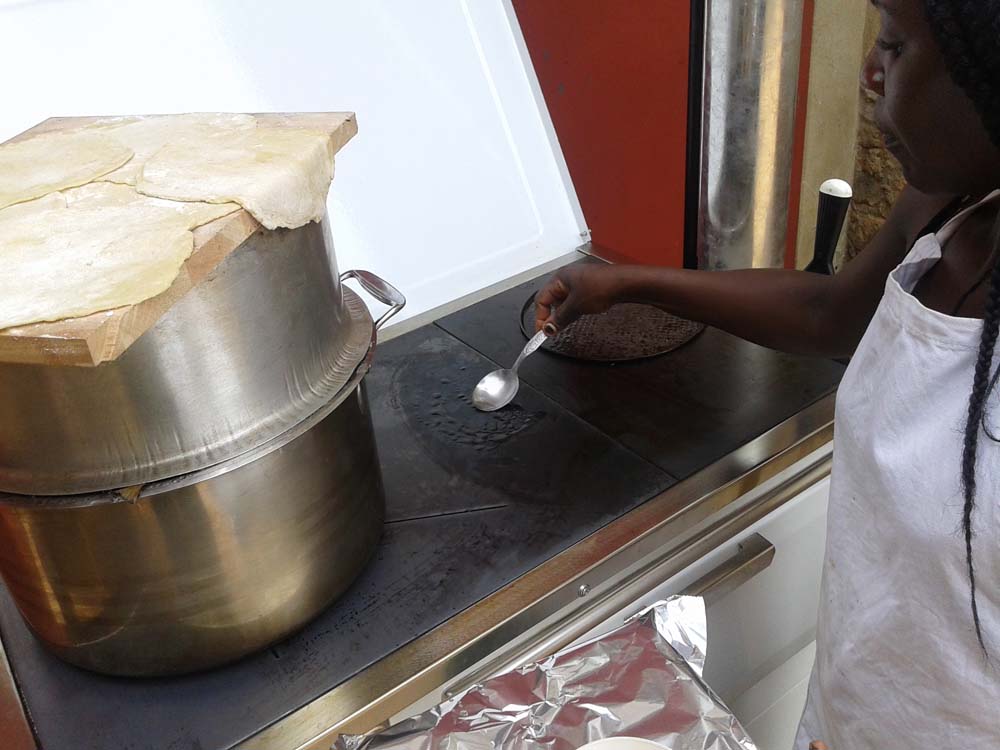 Kitchen Firewood Cooking Stove Kampala Uganda, Cookware & Oven Sale Uganda. Environmentally friendly.