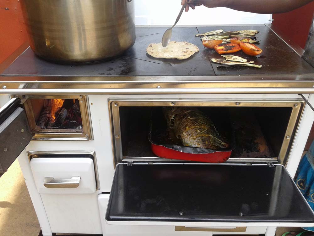 Kitchen Firewood Cooking Stove Kampala Uganda, Cookware & Oven Sale Uganda. Environmentally friendly.