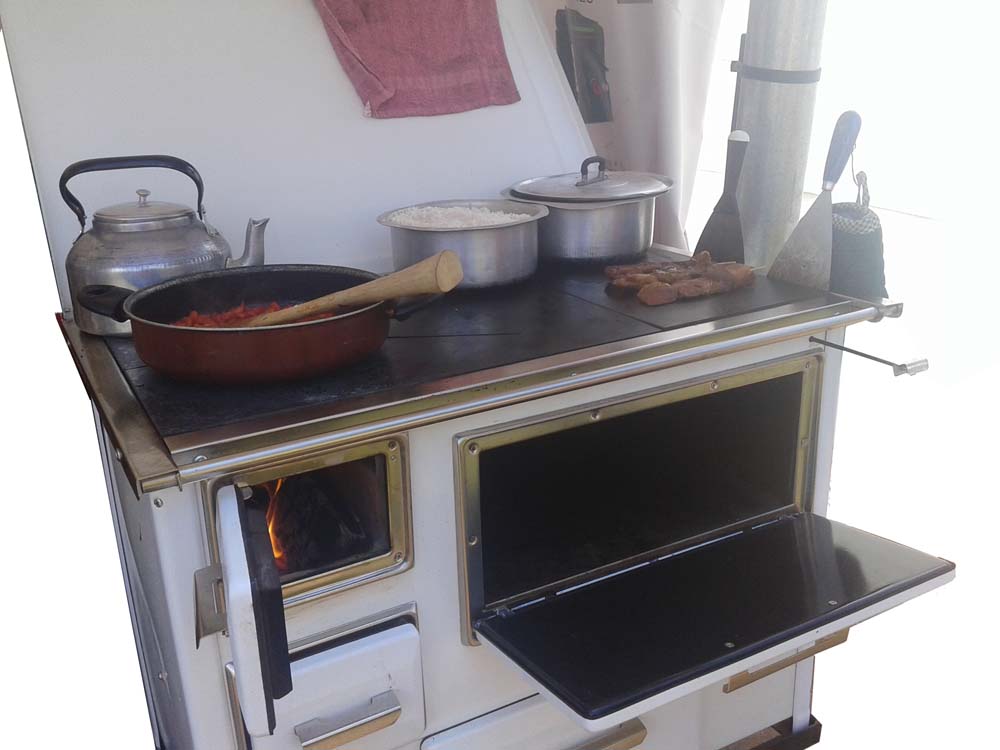 Kitchen Firewood Cooking Stove Kampala Uganda, Cookware & Oven Sale Uganda. Environmentally friendly.